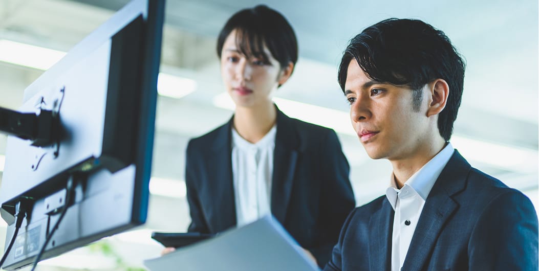 男女のビジネスマンの写真